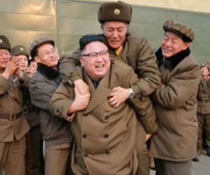 Lộ diện người được Kim Jong Un cõng trên lưng