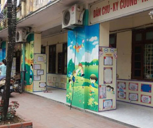 Mẹ bé gái 3 tuổi chảy máu vùng kín sau khi đi học về: "Tôi rất hoang mang"