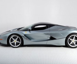 Siêu xe Ferrari LaFerrari cũ màu bạc rao giá 4 triệu USD