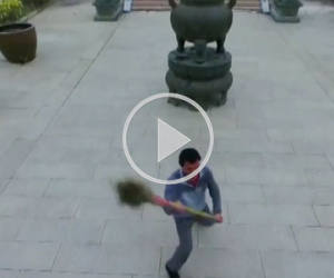 Video: Mãn nhãn xem người quét chùa Thiếu Lâm múa chổi như cao thủ võ thuật