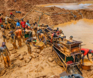 "Bờ biển vàng" Ghana và những cuộc truy quét của cảnh sát