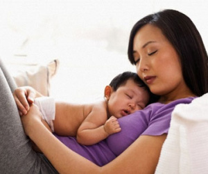 Đau đớn nghe con gái hỏi: "Khi nào tóc con mọc lại hả mẹ ơi?"