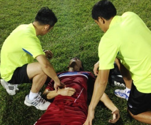 Trụ cột U20 Việt Nam nằm bất động 5 phút trên sân