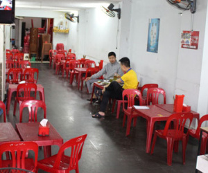 Dọn dẹp vỉa hè: Hàng loạt cửa hàng sa thải nhân công