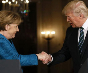 Rò rỉ thông tin ông Trump đưa bà Merkel hóa đơn ghi nợ tính nhầm