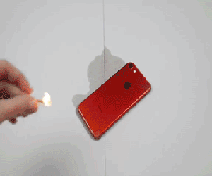 Tưới xăng rồi đốt iPhone 7 ĐỎ RỰC và cái kết bất ngờ