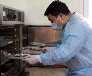 Bác sĩ pháp y: "Anh em phải tắm 2-3 lần mới dám về nhà"