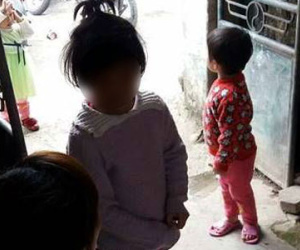 Bé gái 4 tuổi bị "bỏ quên" trong WC trường học: Giáo viên khẳng định không nhốt trẻ mà do bé đi lạc