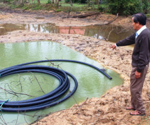 Rơi xuống hố nước công trình, hai anh em trai tử vong