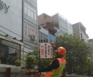 Tháo dỡ biển báo gây sợ hãi tại dự án metro Nhổn - Ga Hà Nội