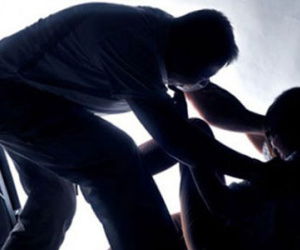 Mẹ đi chợ đêm, bé gái nhiều năm ròng phải "làm vợ"