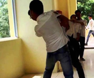 Nam sinh lớp 9 tử vong tại trường khi đùa với bạn