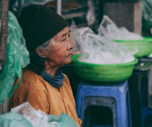 Tiểu thương ngoại tỉnh lo mất việc khi chợ cóc bị dẹp