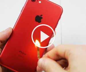 Video: Tưới xăng đốt iPhone 7 màu đỏ