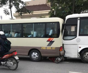 Xe đưa tang gây tai nạn liên hoàn