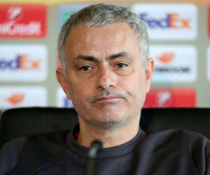 Mourinho: MU quá áp lực, úp mở khả năng ra đi