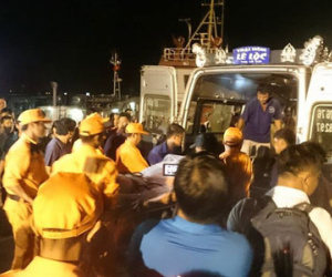 Vụ 9 người mất tích: Đưa thi thể thuyền viên đầu tiên vào bờ