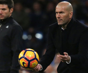 Zidane miễn nhiễm với "virus FIFA"