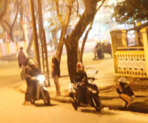 Gái bán dâm kiêm nghề... cướp