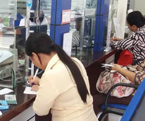 Mua ngân hàng 0 đồng, ai bảo vệ người gửi tiền?
