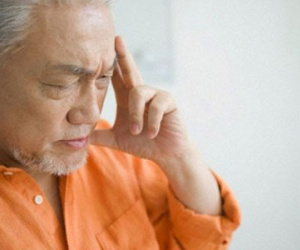 "Phát điên" vì phải hầu hạ bố chồng suốt 10 năm nay