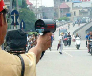 CSGT núp bắn tốc độ: ''Đừng dùng từ núp''