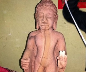 Đào đất làm vườn, phát hiện tượng Phật nghi cổ vật