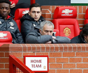 HLV Mourinho mắng phóng viên, kể tội 4 học trò