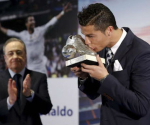 Real: Ronaldo "chiến tranh lạnh" với chủ tịch Perez, "thả thính" MU
