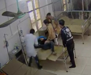 Tại sao bác sĩ Việt Nam bị hành hung ngày càng nhiều?