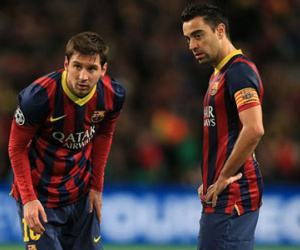 Xavi: "Barca sẽ mắc sai lầm lịch sử nếu không gia hạn với Messi"