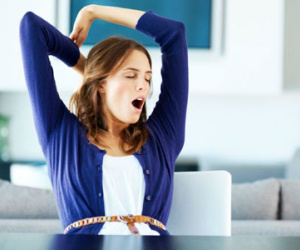 6 cách tuyệt vời đánh bại cơn buồn ngủ giữa trưa không cần cà phê