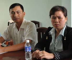 Hàng trăm cán bộ xin nghỉ việc vì lương thấp