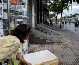 Nhà cao hơn đường cả mét, đập tam cấp lấy gì lên?