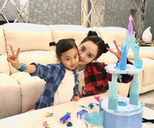Những khoảnh khắc bình yên của sao bên con