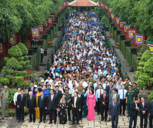 Hàng nghìn người Sài Gòn dự lễ hội tưởng nhớ Vua Hùng