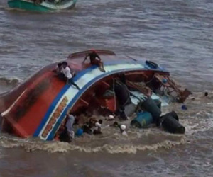 Hình ảnh hãi hùng trước và sau khi lật tàu ở Bạc Liêu