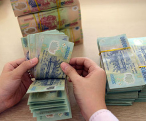 Nhà băng hứa thưởng 21 tháng lương, "làm giàu" cho cán bộ thuỷ chung