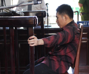 Dùng dao, thuốc trừ sâu ép vợ cũ “nối lại tình xưa”