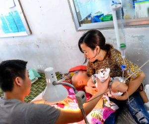 Mẹ bé trai bị thang cuốn sân bay Tân Sơn Nhất kẹp đứt tay: “Vụ việc xảy ra quá nhanh, tôi không kịp trở tay”