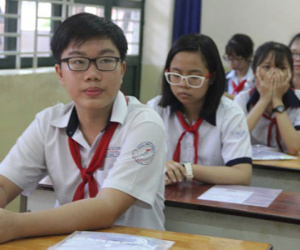 Phụ huynh TPHCM lo con không có chỗ học lớp 10 công lập