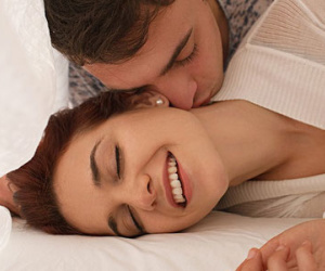 Tiết lộ 5 điều cực nhỏ nàng làm trên giường sẽ khiến chàng bùng cháy