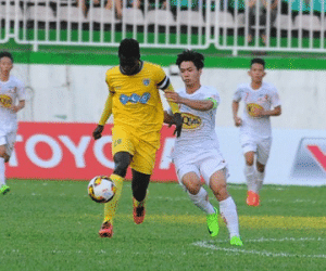 Công Phượng tái hiện siêu phẩm sút phạt của Juninho ở V-League