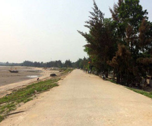 Hai nhóm hỗn chiến trên đê biển, 1 người bị chém nguy kịch