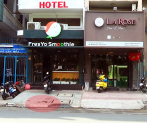 Người nước ngoài rơi từ tầng 5 khách sạn Istay Inn ở quận 1