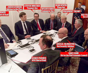 Nhà Trắng tiết lộ ảnh ông Trump theo dõi vụ nã tên lửa vào Syria