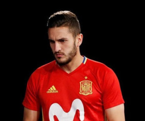 Sao Atletico bị dí súng vào đầu trước thềm derby Madrid