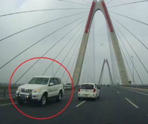 Xe công chạy ngược chiều: Gấp thì cái gì cũng chấp?