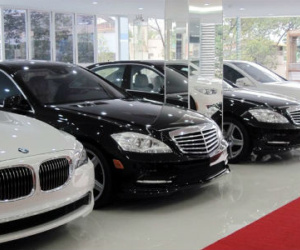 Xe đại hạ giá: Không chờ 2018, dân Việt hăm hở mua ngay
