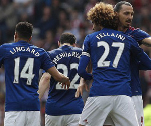 Ibrahimovic "thông nòng", Man United tạm thoát khỏi số 6 đầy xui xẻo